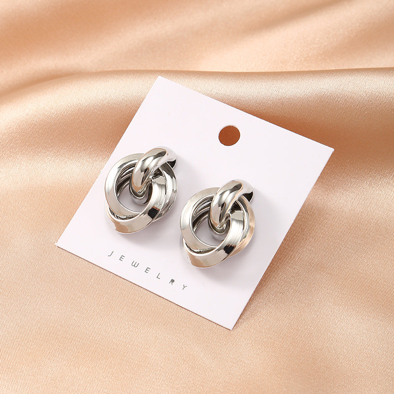 New trendy design earrings with a niche and cool temperament alloy earrings