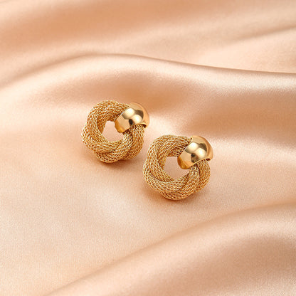 New trendy design earrings with a niche and cool temperament alloy earrings