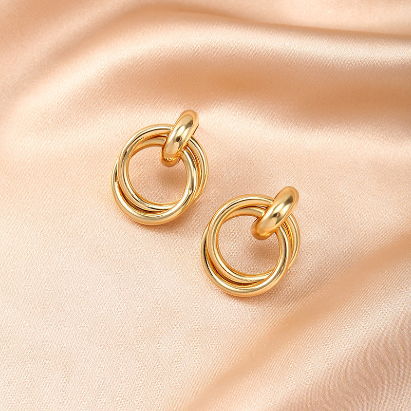 New trendy design earrings with a niche and cool temperament alloy earrings